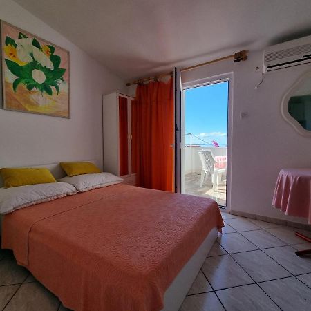 Apartments Ana Новаля Екстериор снимка