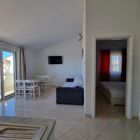 Apartments Ana Новаля Екстериор снимка