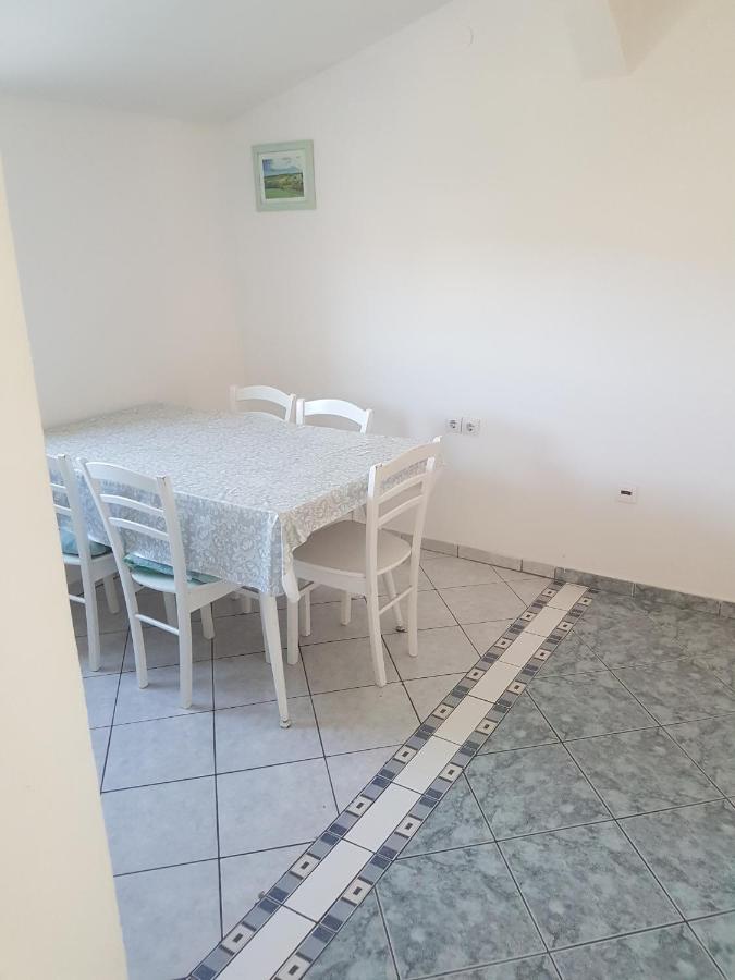 Apartments Ana Новаля Екстериор снимка