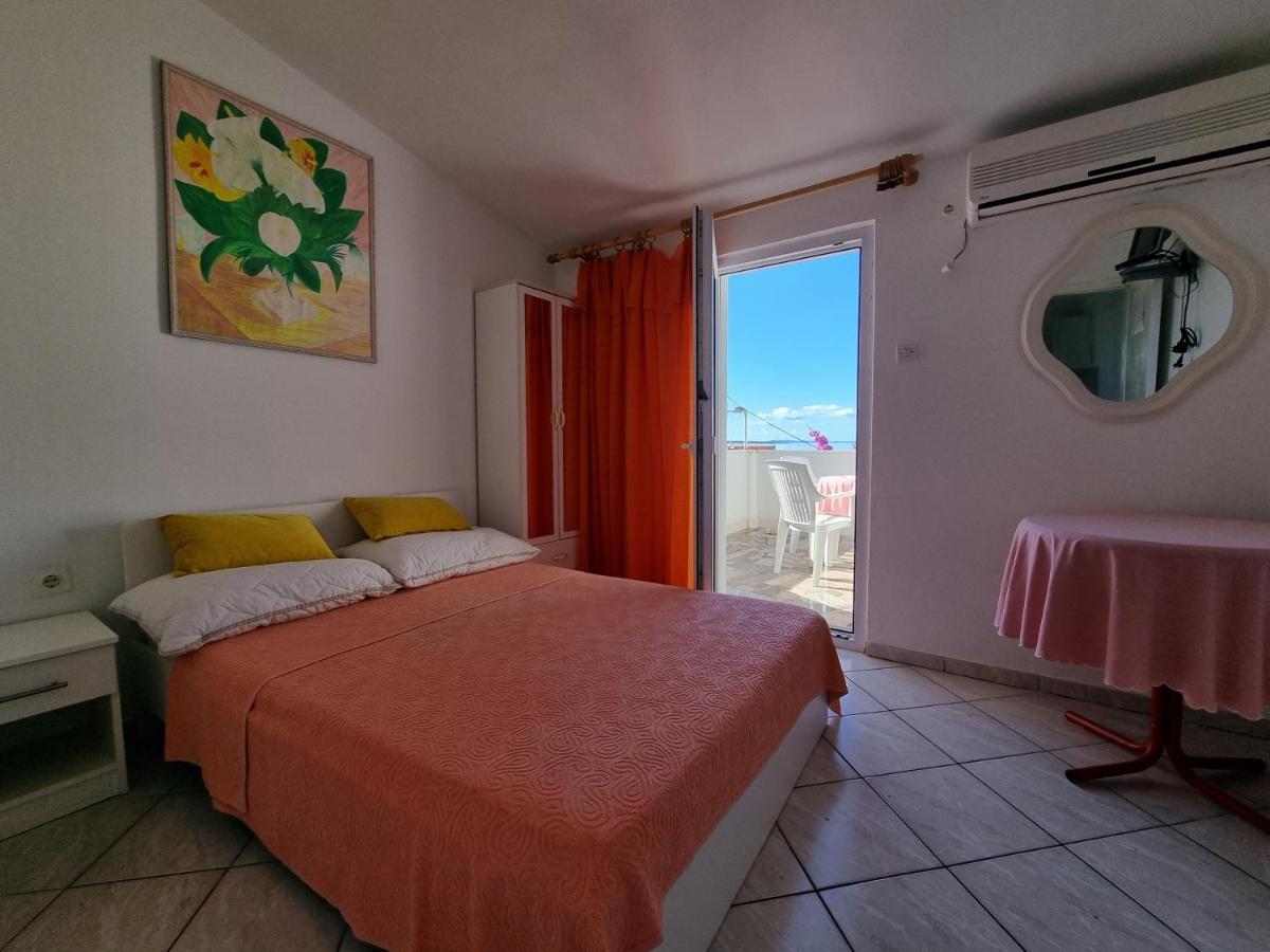 Apartments Ana Новаля Екстериор снимка