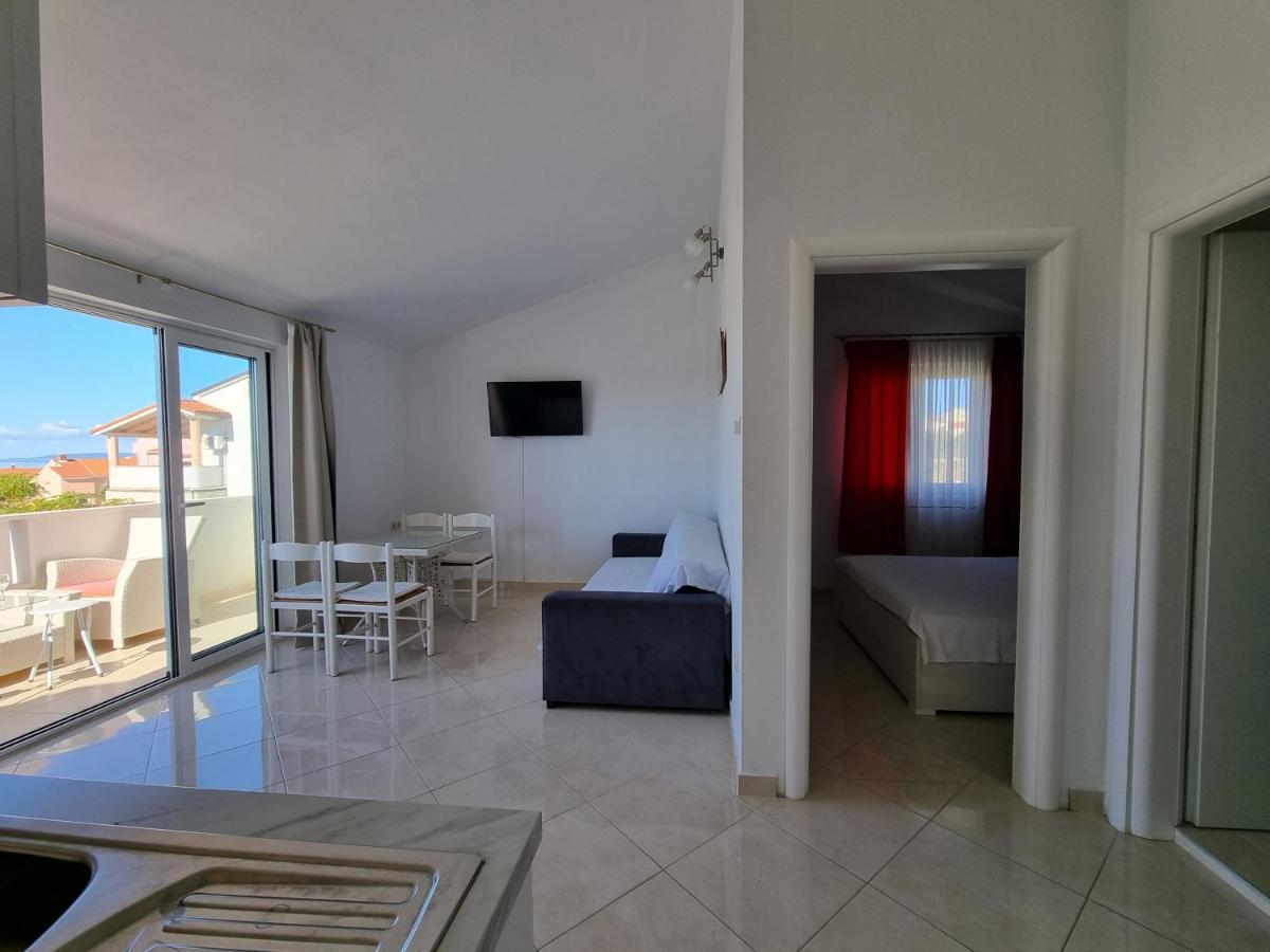 Apartments Ana Новаля Екстериор снимка