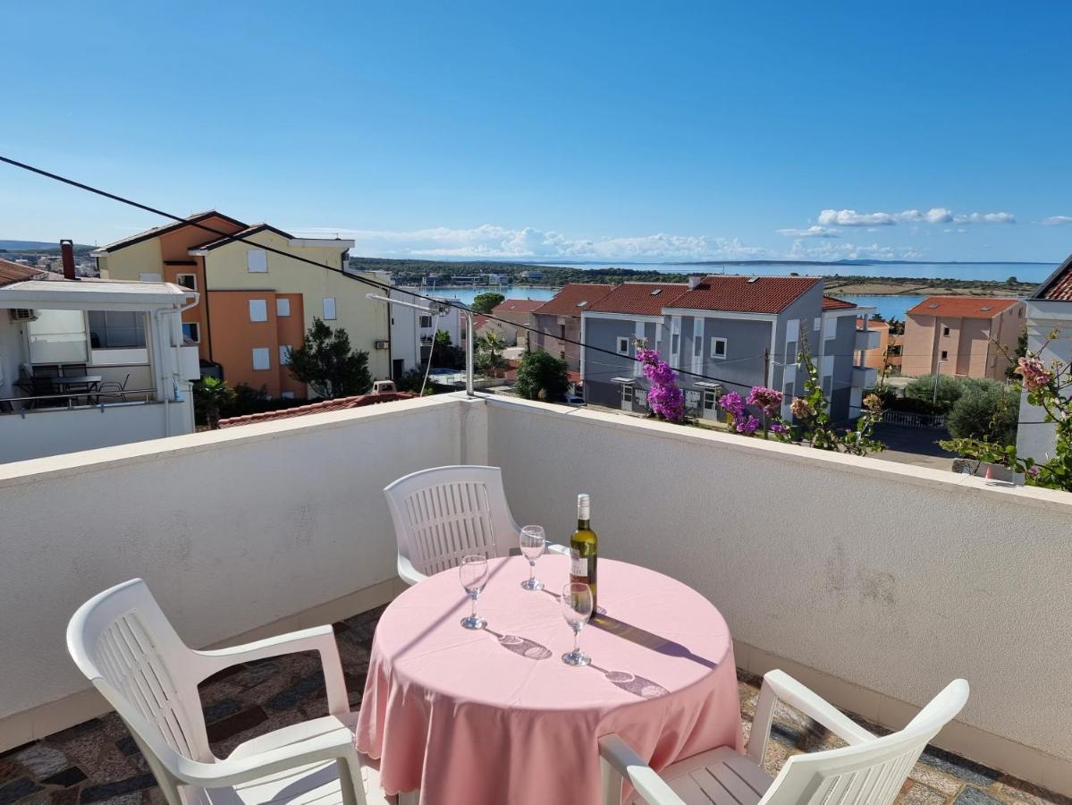 Apartments Ana Новаля Екстериор снимка