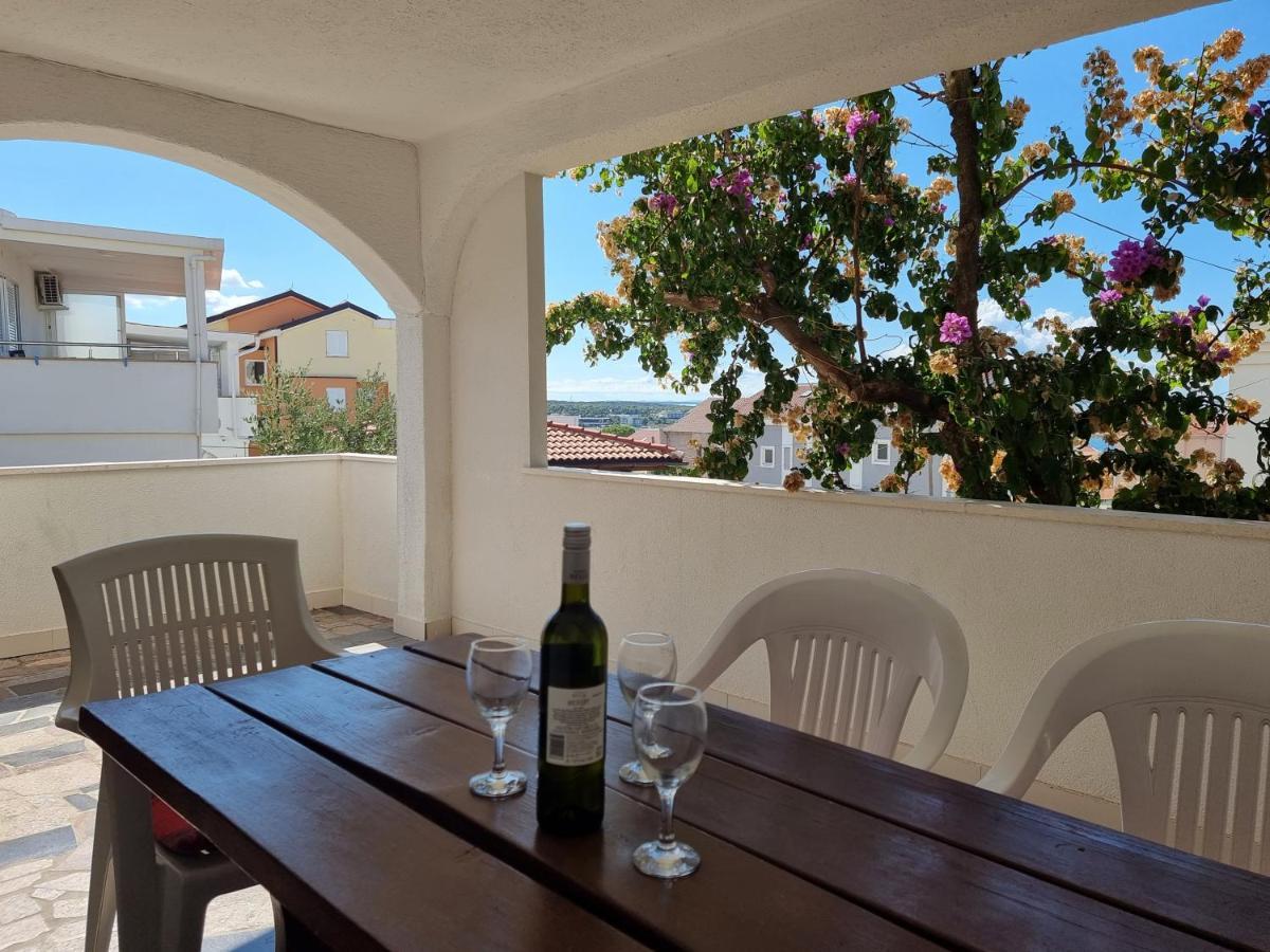 Apartments Ana Новаля Екстериор снимка
