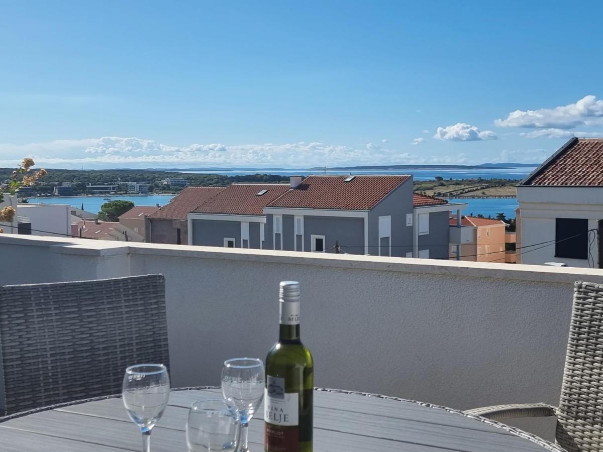 Apartments Ana Новаля Екстериор снимка