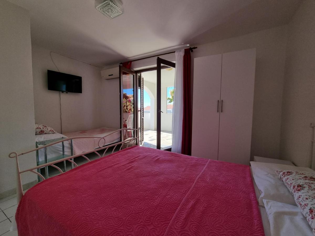 Apartments Ana Новаля Екстериор снимка