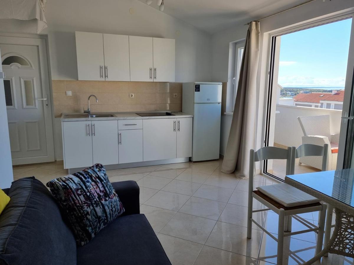 Apartments Ana Новаля Екстериор снимка