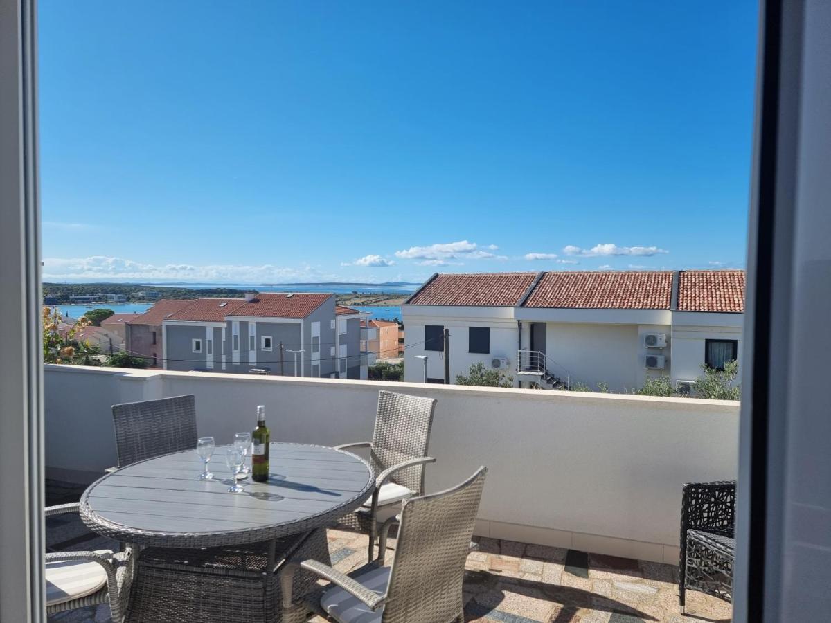 Apartments Ana Новаля Екстериор снимка