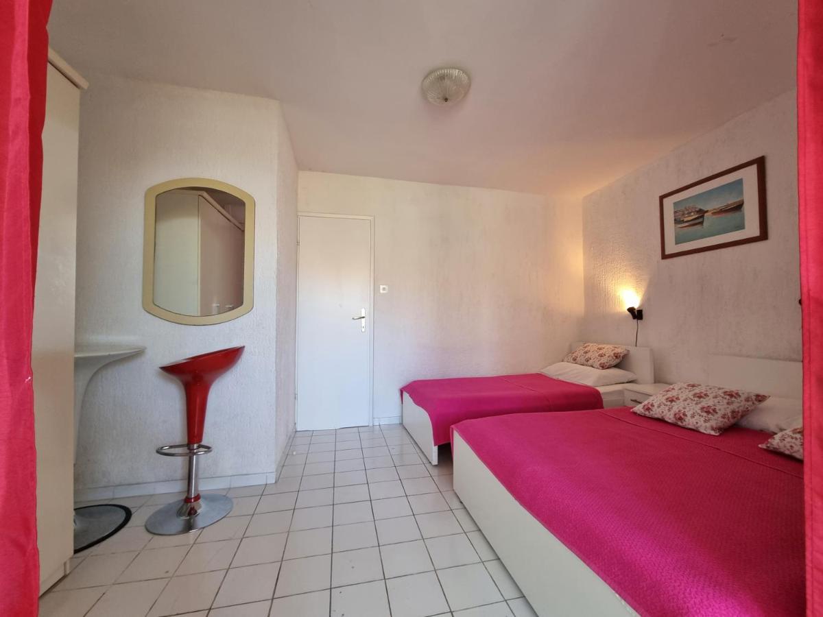 Apartments Ana Новаля Екстериор снимка
