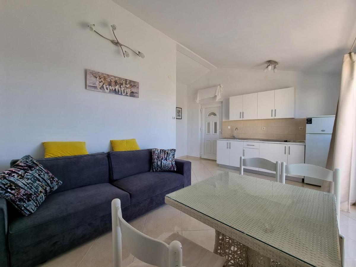 Apartments Ana Новаля Екстериор снимка