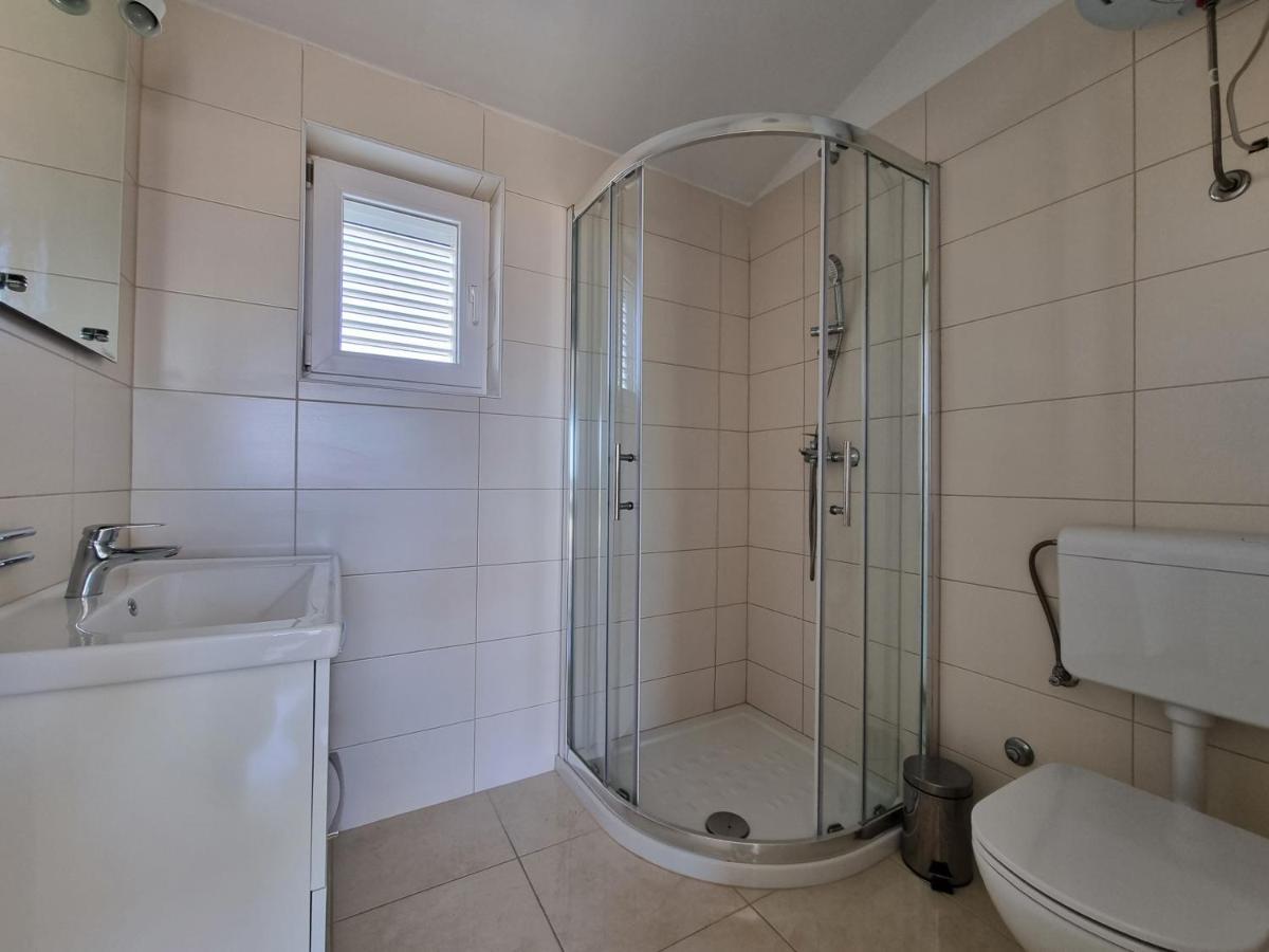 Apartments Ana Новаля Екстериор снимка