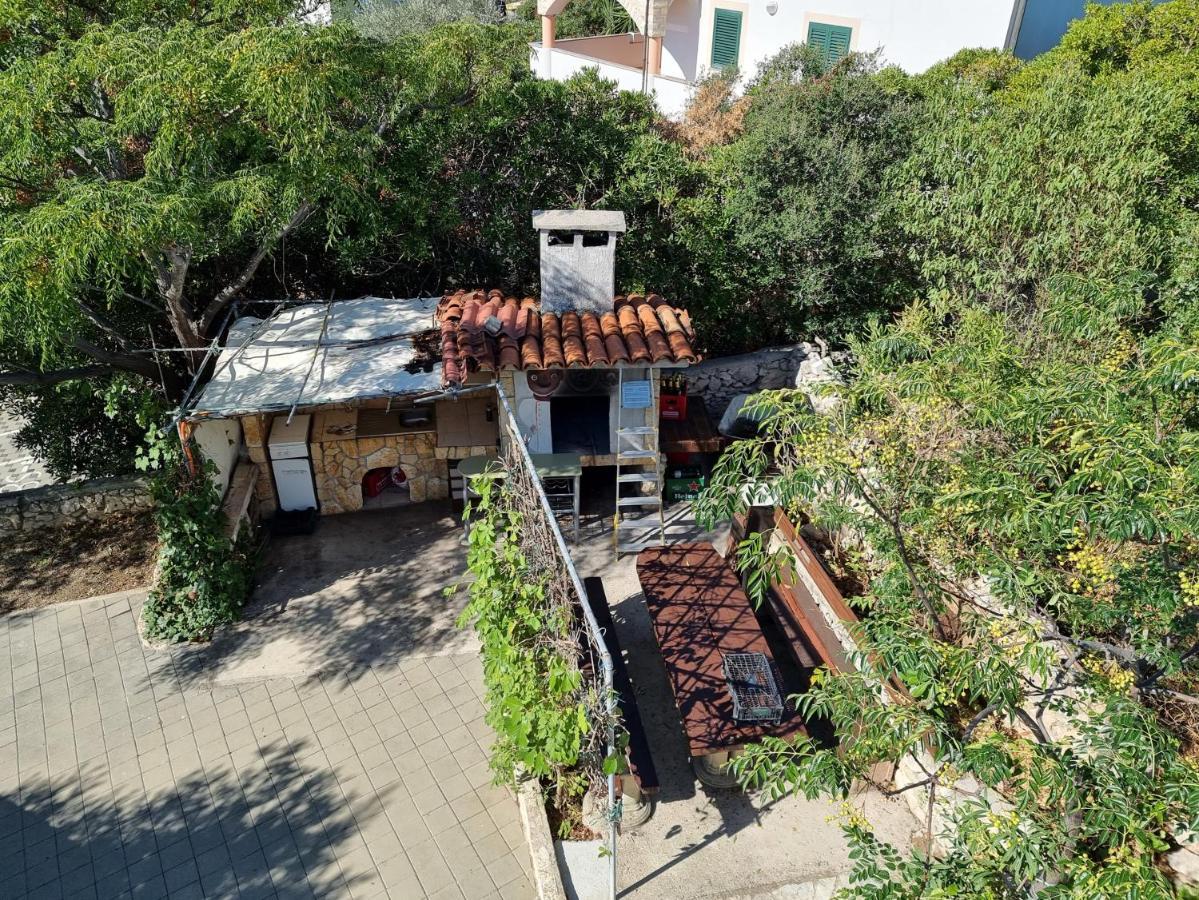 Apartments Ana Новаля Екстериор снимка