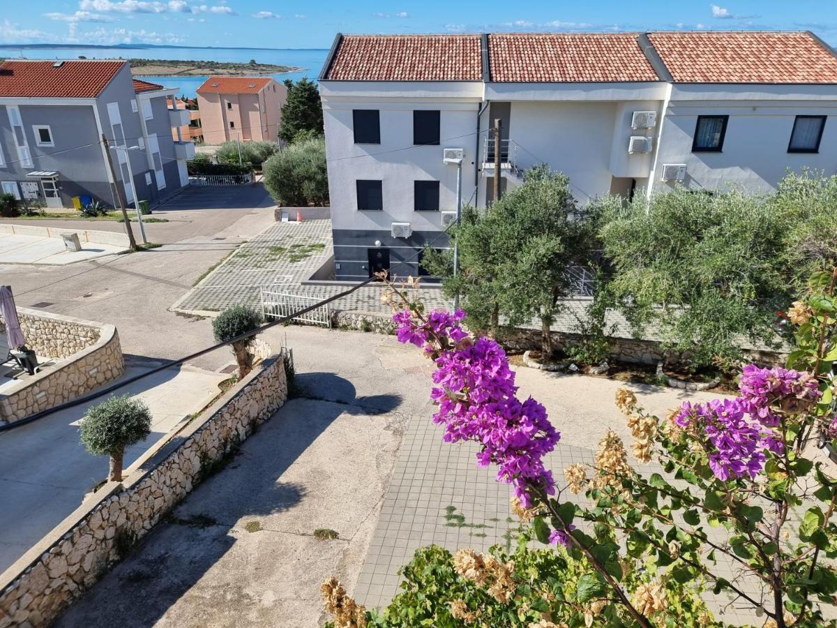 Apartments Ana Новаля Екстериор снимка