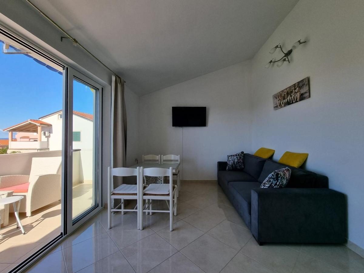 Apartments Ana Новаля Екстериор снимка