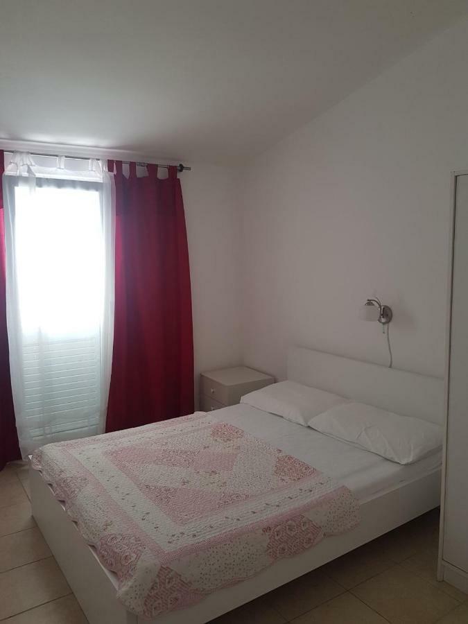 Apartments Ana Новаля Екстериор снимка
